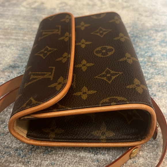 LV Florentine Belt Bag XS - Picture 5 of 16